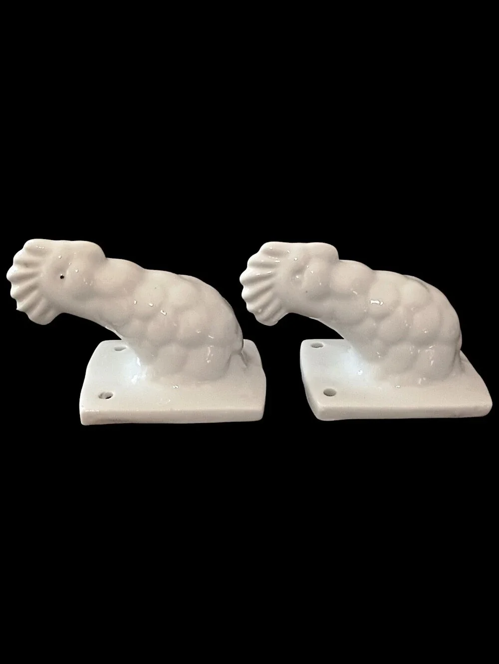 2 Vtg Rooster Wall Hooks Ceramic White Farmhouse Chicken Coat Hat Towel Rustic